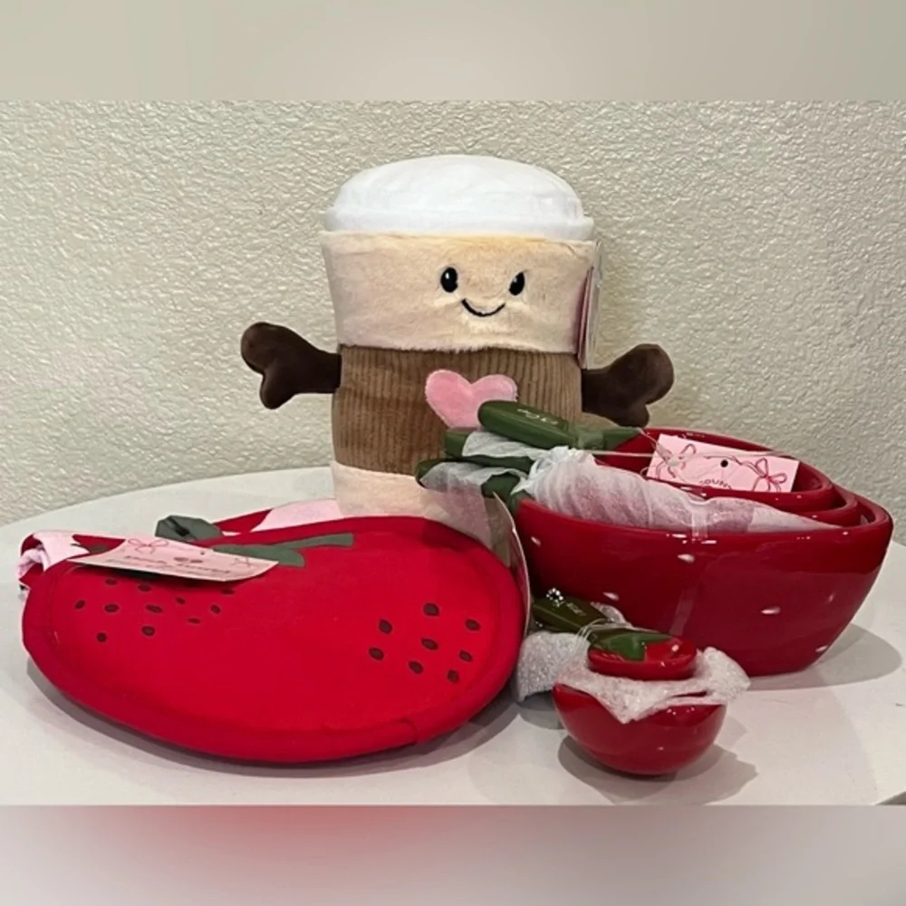TARGET :: STRAWBERRY HOUSEWARES